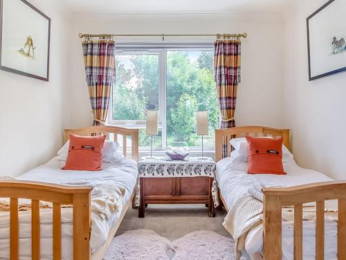 two twin beds in a room with a window at Beautiful Highland Sanctuary in Embo