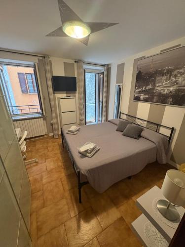 a bedroom with a large bed in a room at Casa Raste in Lecco