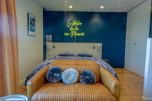 a bedroom with a bed with blue pillows on it at Antony City Center Studio AC in Antony