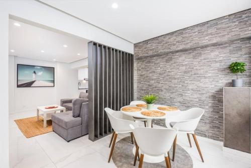 Beautiful apartment next to Piraeus sea
