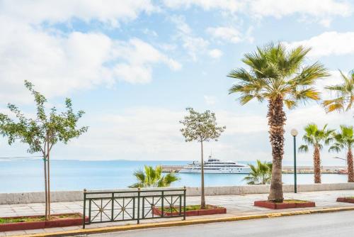 Beautiful apartment next to Piraeus sea