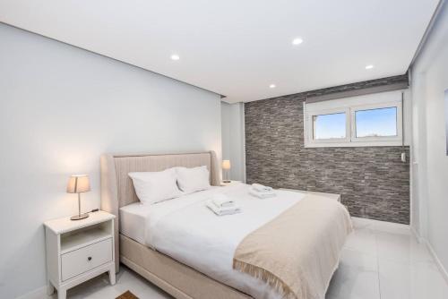 Beautiful apartment next to Piraeus sea
