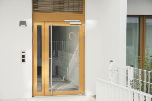 Luxury Stylish Apartment with Garden & Free Parking