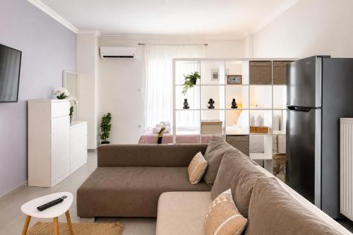 Azure Orchid Kalamaria, Seaside Stay & Free Parking