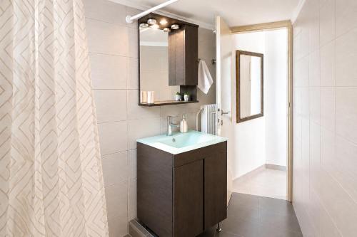 Azure Orchid Kalamaria, Seaside Stay & Free Parking