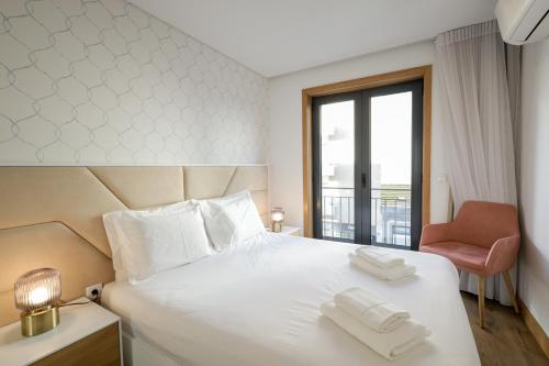 Charming Camoes Apt by Porto City Hosts