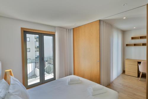 Charming Camoes Apt by Porto City Hosts