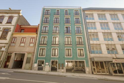 Charming Camoes Apt by Porto City Hosts