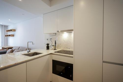 Charming Camoes Apt by Porto City Hosts