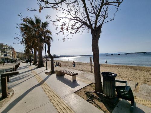 Sea Breeze - 10 steps away from Nea Chora Beach