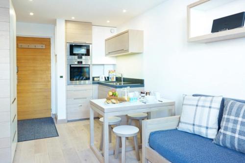 Rond Point 12 by One of A Kind Travel