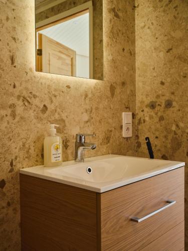 a bathroom with a sink and a mirror at Lakeside Herrestad in Värnamo