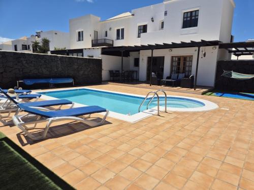 Villa Adel, Oasis de paz con piscina climatizada