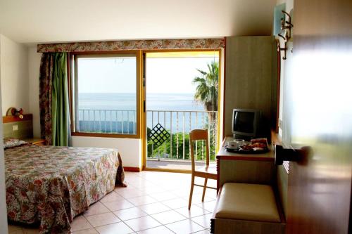 Gallery image of Cala Petrosa Resort in Parghelia