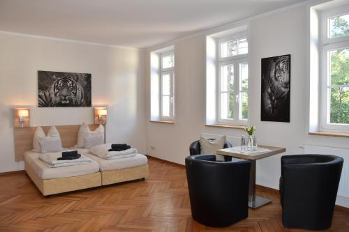 a living room with a couch and a table at Pension Alte Flugleitung in Stendal