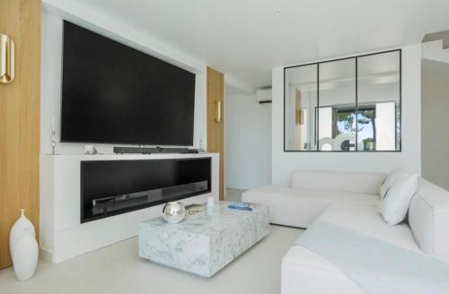 Cap d'Antibes Villa, 6 People, Sea View, Air Conditioning