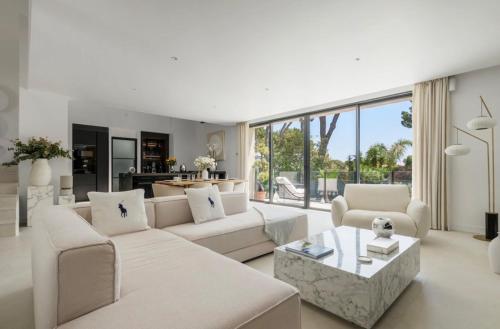 Cap d'Antibes Villa, 6 People, Sea View, Air Conditioning