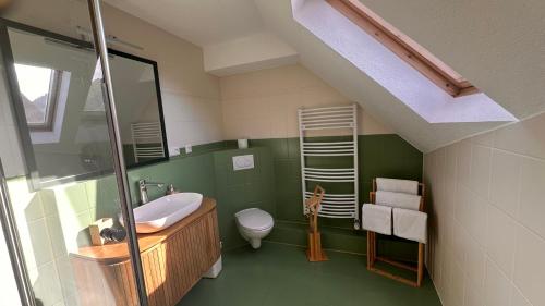a bathroom with a sink and a toilet at Springiersbacher Hof in Ediger-Eller