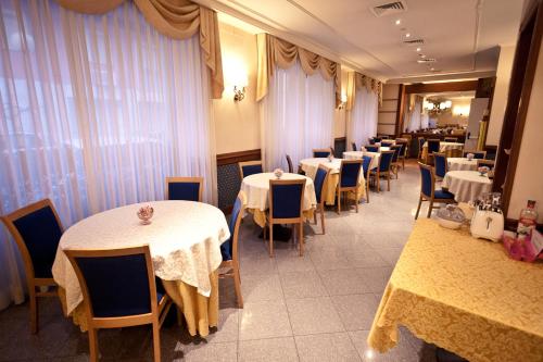 מסעדה או מקום אחר לאכול בו ב-Phi Hotel Ambra