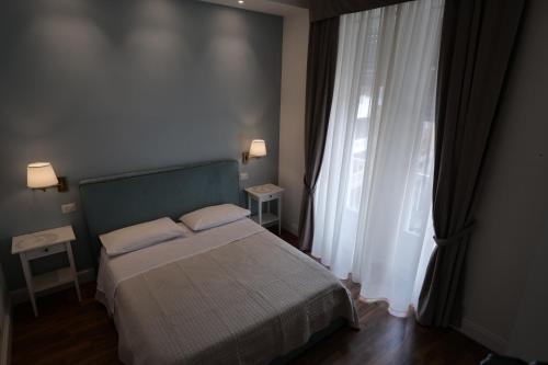 Wake up in Naples City Center 4 Guests