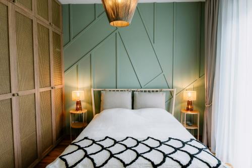 a bedroom with a large white bed with two lamps at Oakville House - Kosmaj - Avala in Mala Ivanča