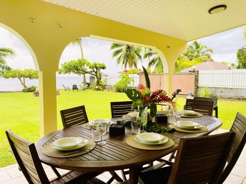 Séjour dépaysant à Villa Ahui Tautira - Vue imprenable sur le lagon, hébergement à Tahiti