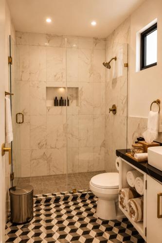 a bathroom with a toilet and a shower at Sed de Valle-Valle de Guadalupe in Ensenada
