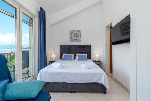 a bedroom with a bed and a large window at Guest house Bella in Slatine