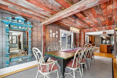 a dining room with a wooden table and chairs at Stowestruck in Stowe