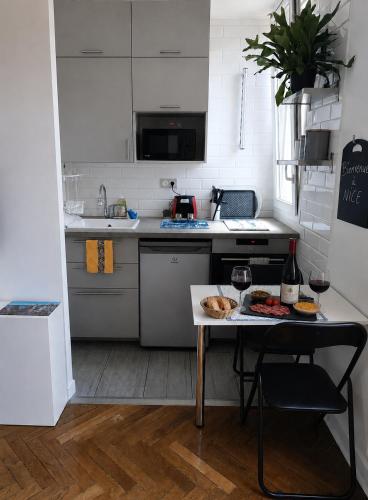 Studio climatisé avec Grande Terrasse privée au cœur de Nice