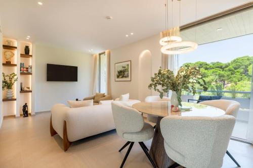 The HostMaster KAIRI Living Vouliagmeni