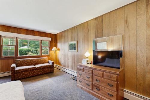 a bedroom with a tv and a couch and a dresser at King Birch Lake Home, Unit 5 in Alton