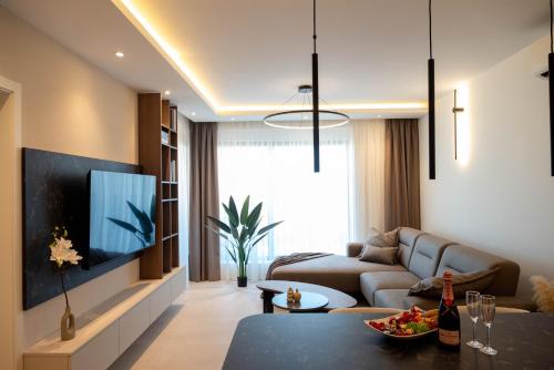 AMORIS - Luxury Penthouse with Private Rooftop & Jacuzzi