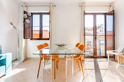 Rare 2 Suite Apt in the Historic Center - 110m to Beach