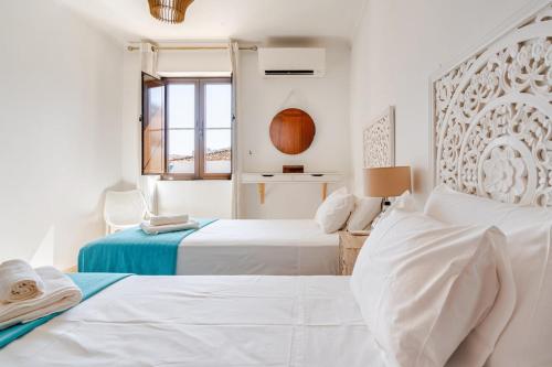 Rare 2 Suite Apt in the Historic Center - 110m to Beach