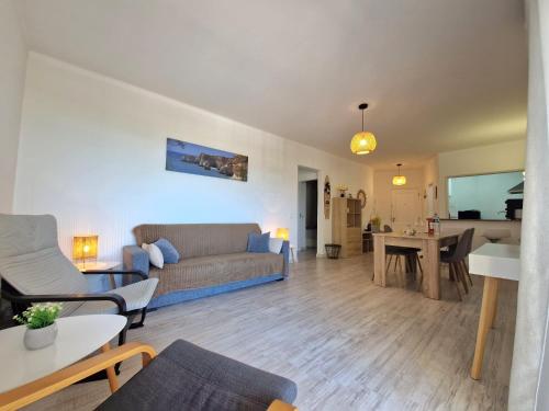 Modern flat with sea view and direct beach access