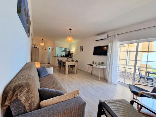 Modern flat with sea view and direct beach access