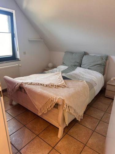 a bed sitting in a room with a attic at Oase für Reisende & Geschäftsleute in Meerbusch