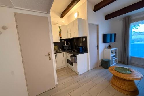 Suite Beija Flor Air-Conditioned Apartment Near the Naturist Village