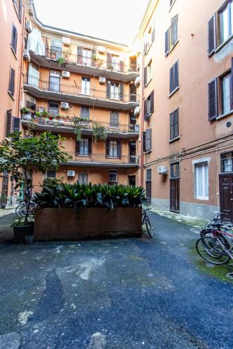 Modern Loft in NoLo 15 min Duomo by Metro