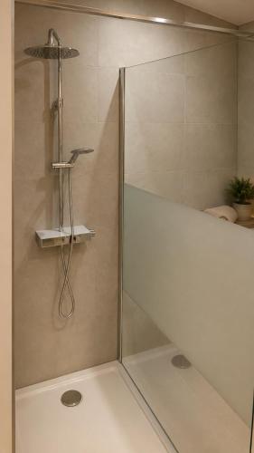a shower with a glass door in a bathroom at Escale Tout Confort Maison entière Parking gratuit Proche Aéroport Charleroi in Charleroi