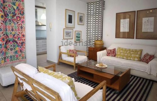 a living room with a couch and a table at Preciosa duplex en el Rompido in El Rompido