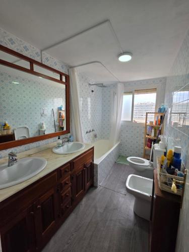 PRECIOSA COMODA HABITACIÓN CENTRO MALAGA LA MEJOR ZONA DE LA CIUDAD ENFRENTE A DOS COMERCIAL ENFRENTE A LA ESTACIÓN DE TREN Y DE AUTOBÚSES CERCA A LA PLAYA CERCA AL CASCO ANTIGUO DE LA CIUDAD lo bienvenido