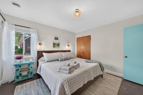 a bedroom with a bed with towels on it at Glenside Getaway in Muskegon