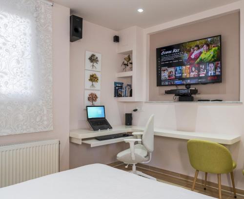 Seaside Studio 1 Chania, 90m from the beach in Chania, Free street parking, Balkoni, Fast WiFi Self Check in, 34sqm