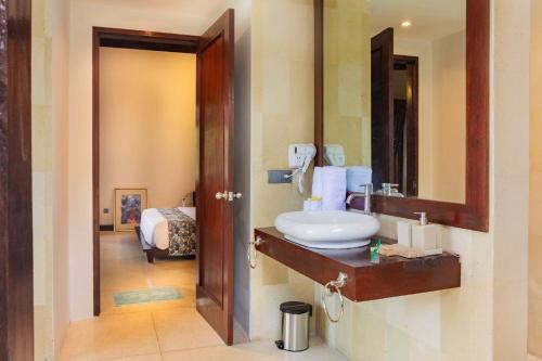 a bathroom with a sink and a mirror at Chads Dive Resort Lembeh in Bitung