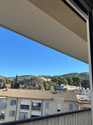 Charming and peaceful studio in the heart of Cannes near the beach, train station & Palais des Festivals