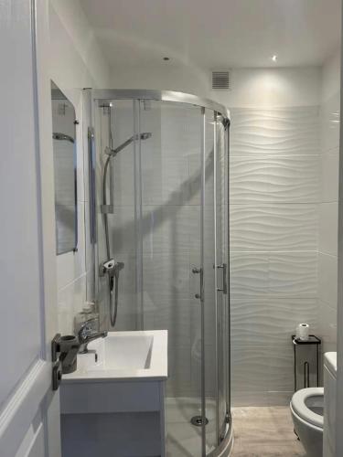 Charming and peaceful studio in the heart of Cannes near the beach, train station & Palais des Festivals
