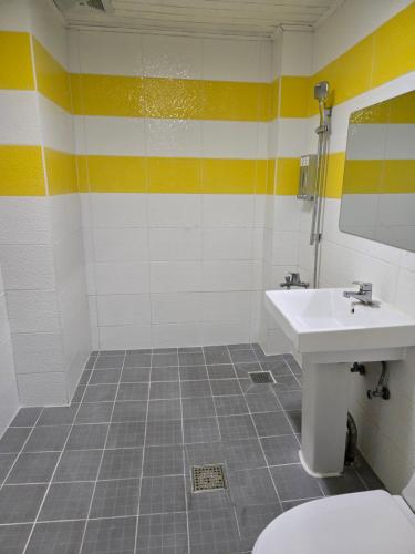 a bathroom with a sink and a toilet at 지슬스테이 in Pyoseon