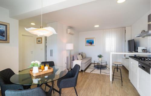 Lovely Apartment In Podstrana With Wifi